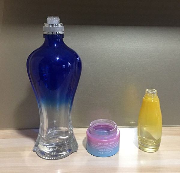 水性米兰官方网页版金属烤漆在酒瓶和化妆瓶上的运用